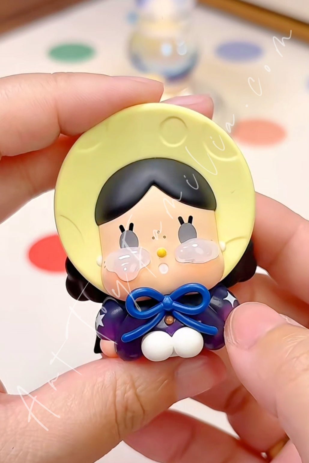 crybaby-crying-to-the-moon-sitting-series-POP Mart Crybaby