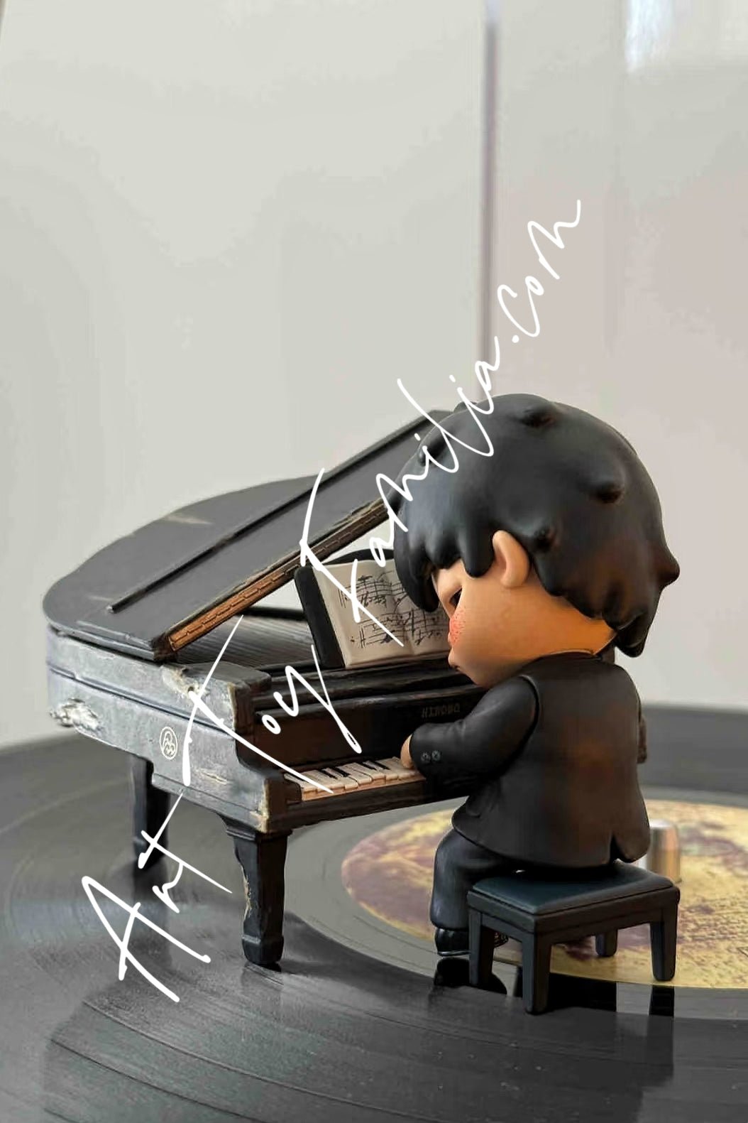 hirono-the-pianist-figurine-POP MART hirono